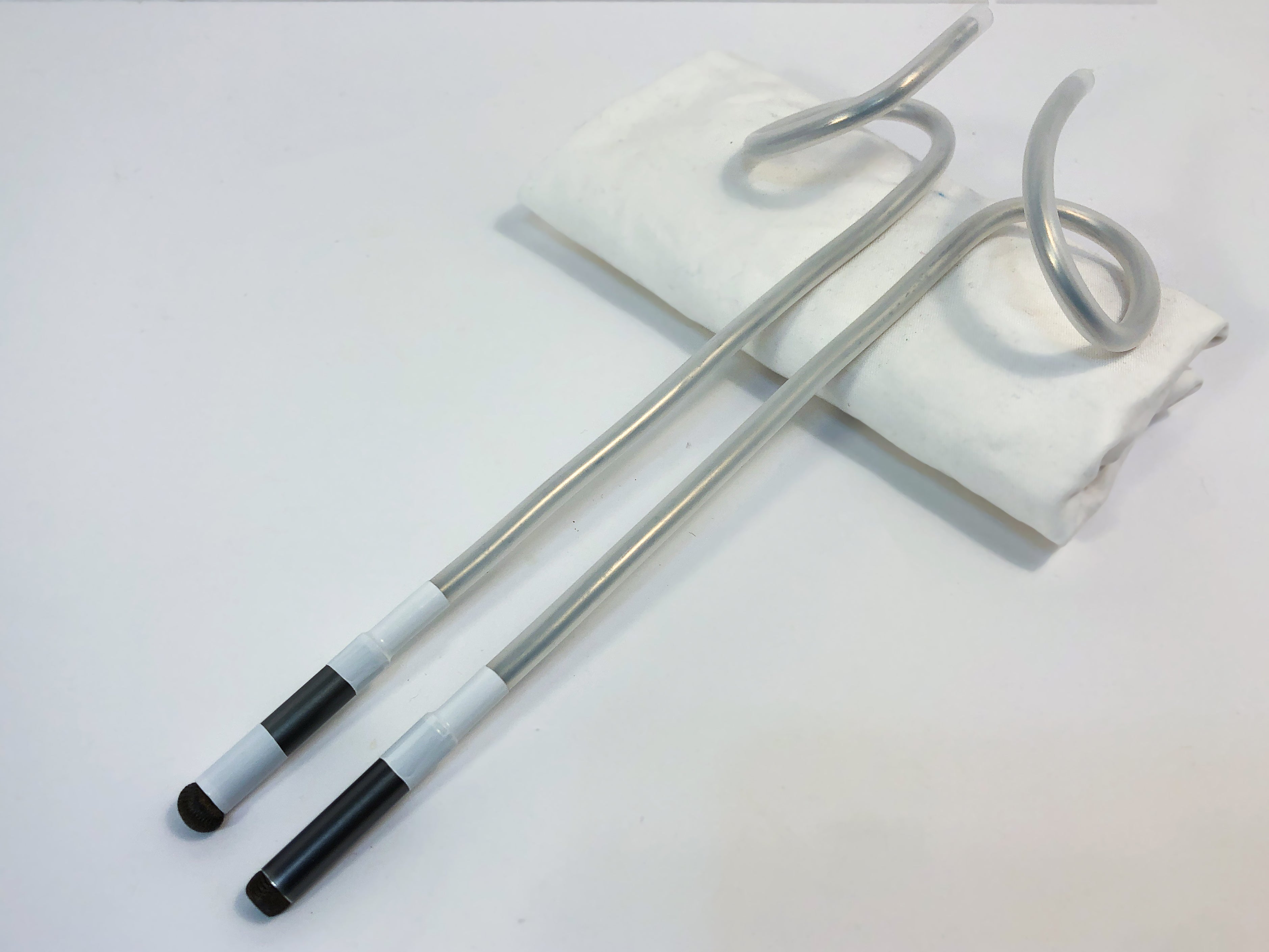 an image to two bendable styluses. One has a flat head (the basic style) and one has a round head (the SALT style).